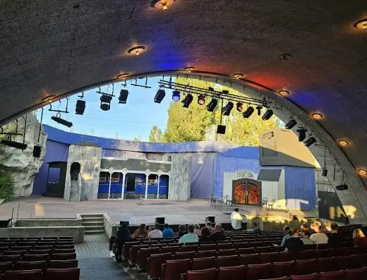 Theater unter den Kuppeln e.V.